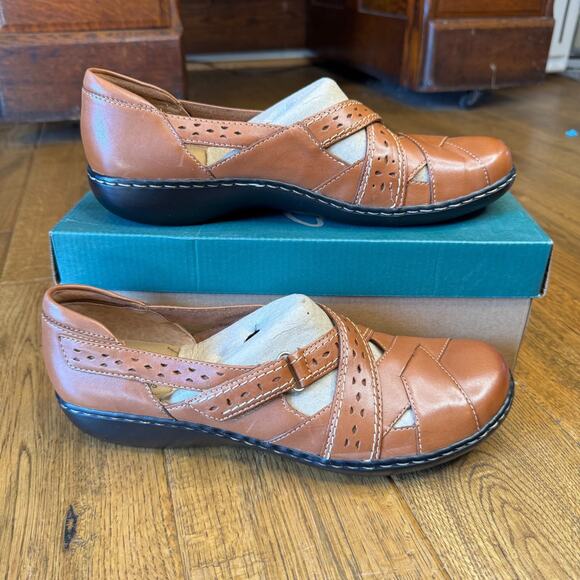 Clarks Shoes - Clark Bendables Ashland Spin Brown "Tan" Leather Women’s 10N Adjustable Comfort